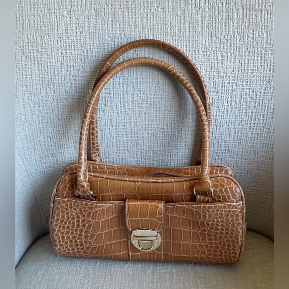 Handbags - Vintage Liz Claiborne Elegant Tan Crocodile-Embossed Women's Bag
